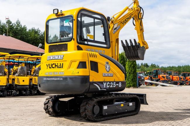 Мини-экскаватор гусеничный Yuchai 25-8