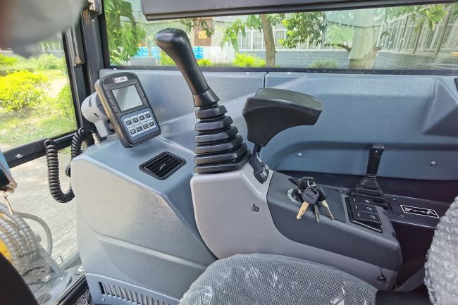 Мини-экскаватор Yuchai YC 35SR