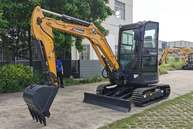 Мини-экскаватор Yuchai YC 35SR