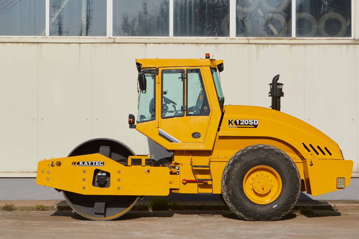 Экстерьер грунтового катка KAYTEC K 120 SD