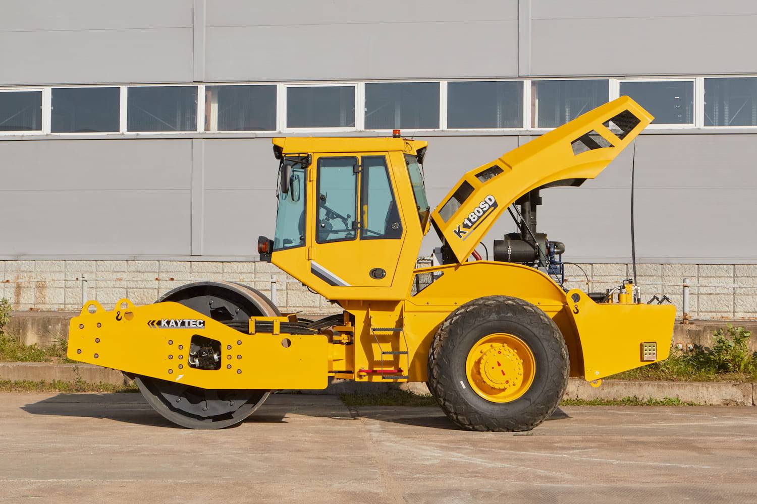 Экстерьер грунтового катка KAYTEC K 180 SD