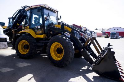 Экскаватор-погрузчик JDA 990